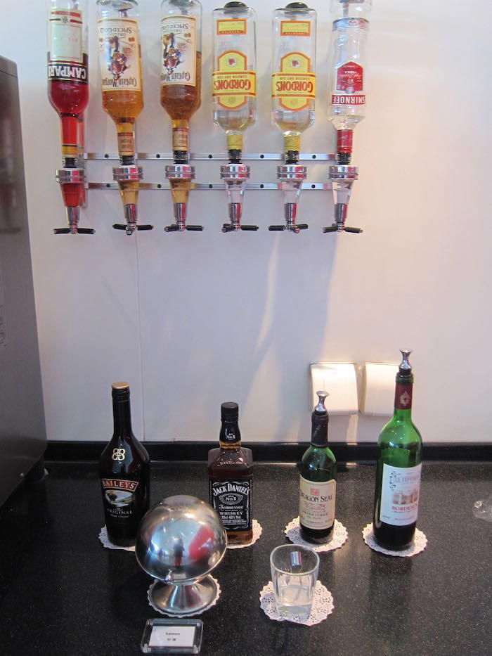 Cathay-Pacific-Dragonair-Lounge-Beijing-32