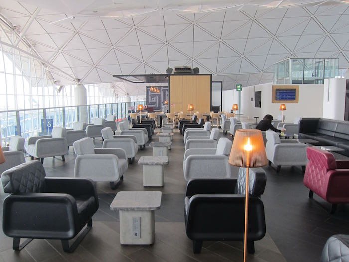 Qantas-Lounge-Hong-Kong-23