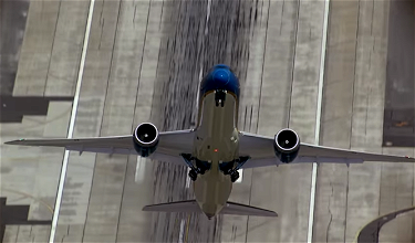 Watch A Boeing 787 Being Flown Like A Fighter Jet