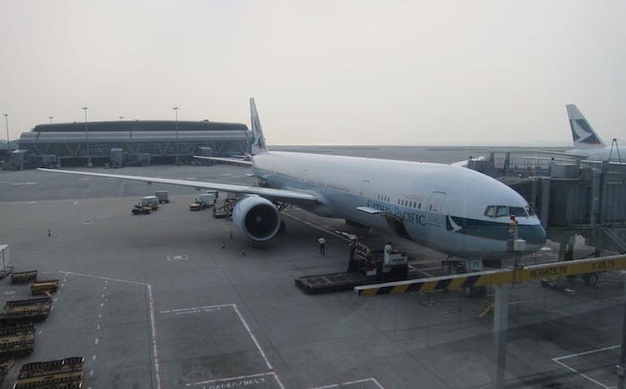 Cathay-Pacific-777-Business-Class-03