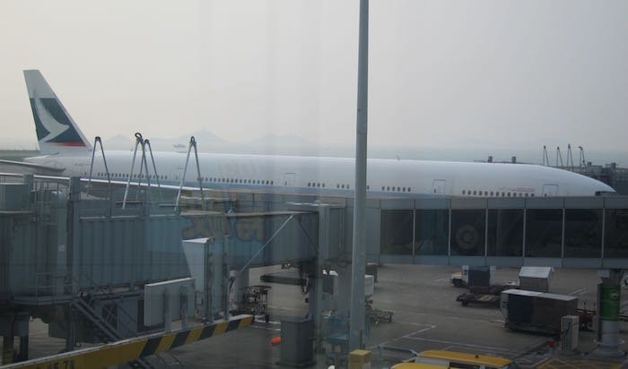 Cathay-Pacific-777-Business-Class-04