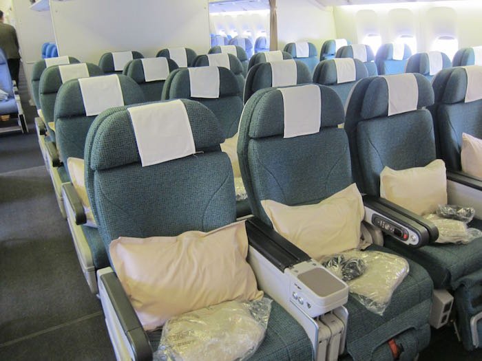 Cathay-Pacific-777-Business-Class-10