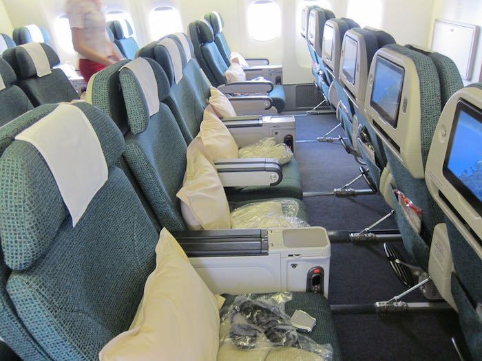 Cathay-Pacific-777-Business-Class-11