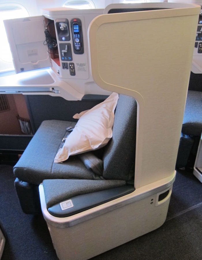 Cathay-Pacific-777-Business-Class-16