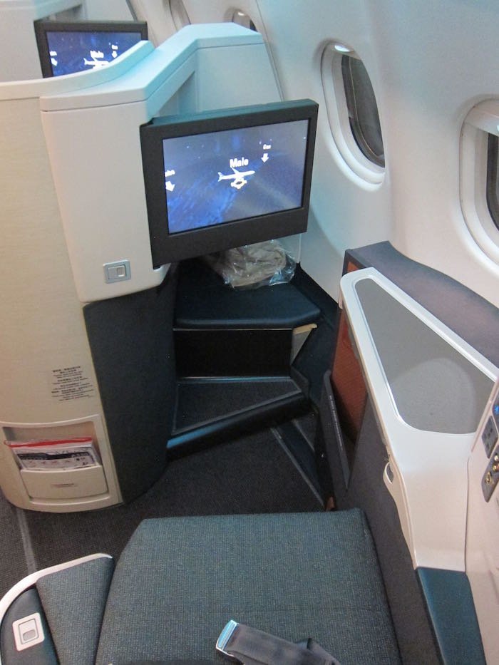 Cathay-Pacific-Business-Class-A330-05