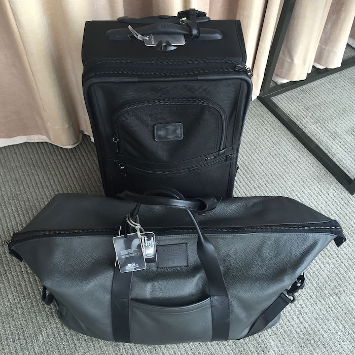 Tumi carry hotsell on duffel bag