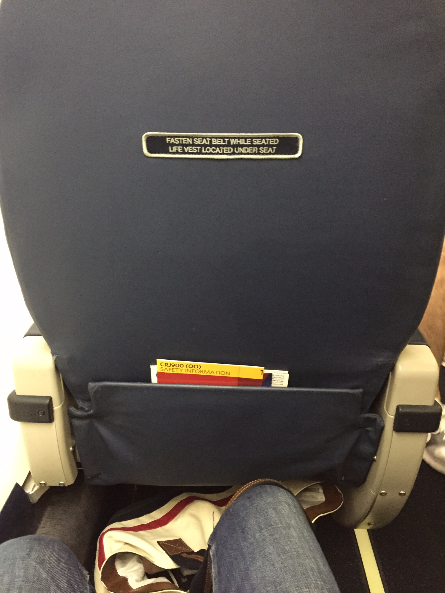 Delta CRJ-900 first class seat