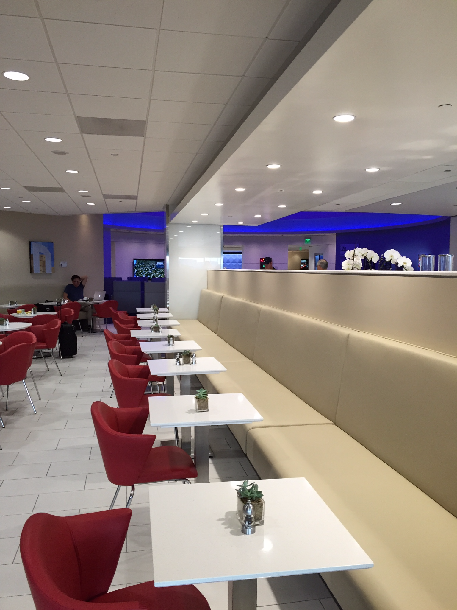 "Cafe"-style seating at Delta Sky Club LAX