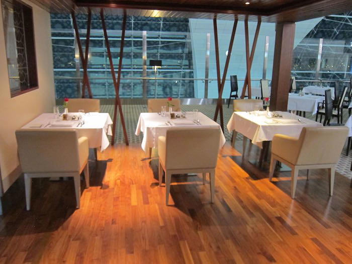 Emirates-First-Lounge-Dubai-30