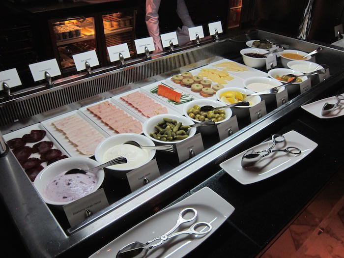 Emirates-First-Lounge-Dubai-45