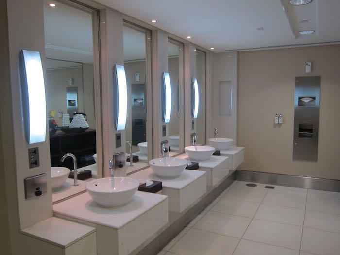 Emirates-First-Lounge-Dubai-54