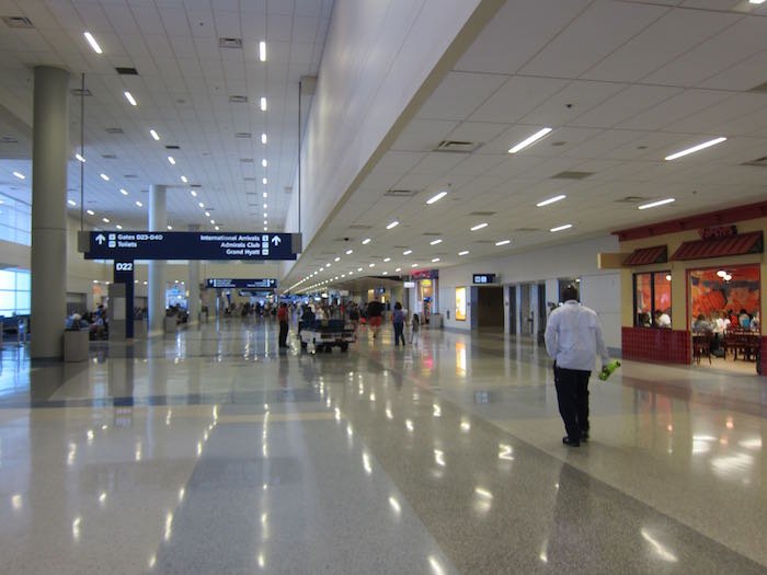 Emirates-Lounge-Dallas-Airport-03