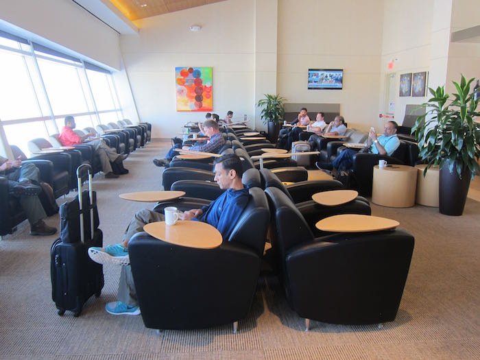 Emirates-Lounge-Dallas-Airport-19