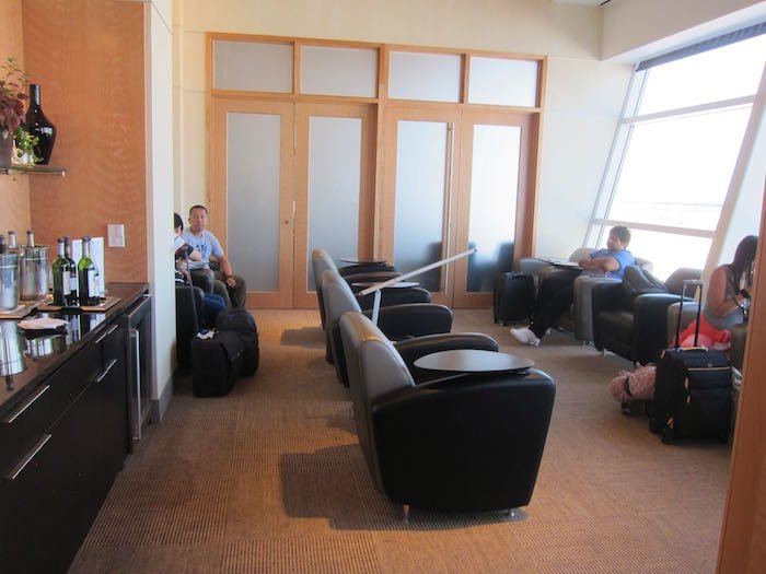Emirates-Lounge-Dallas-Airport-21