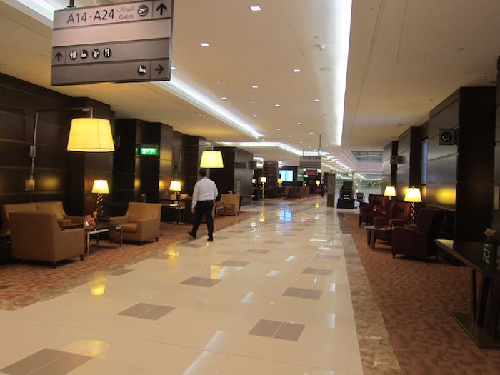 Emirates-Lounge-Dubai-04
