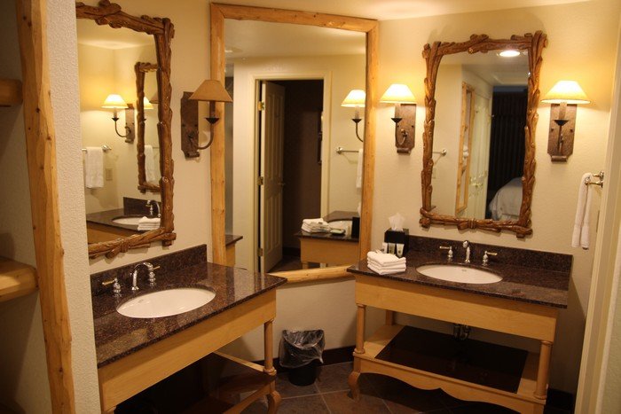 Lots of sinks. And mirrors.
