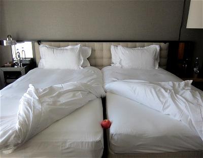 European Hotel Twin Beds, How Do You Turn Two Twin Beds Into A King