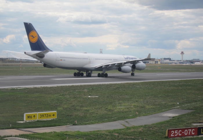 Lufthansa-First-Class-747 - 26