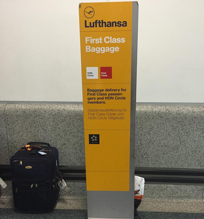 Lufthansa-First-Class-747 - 84