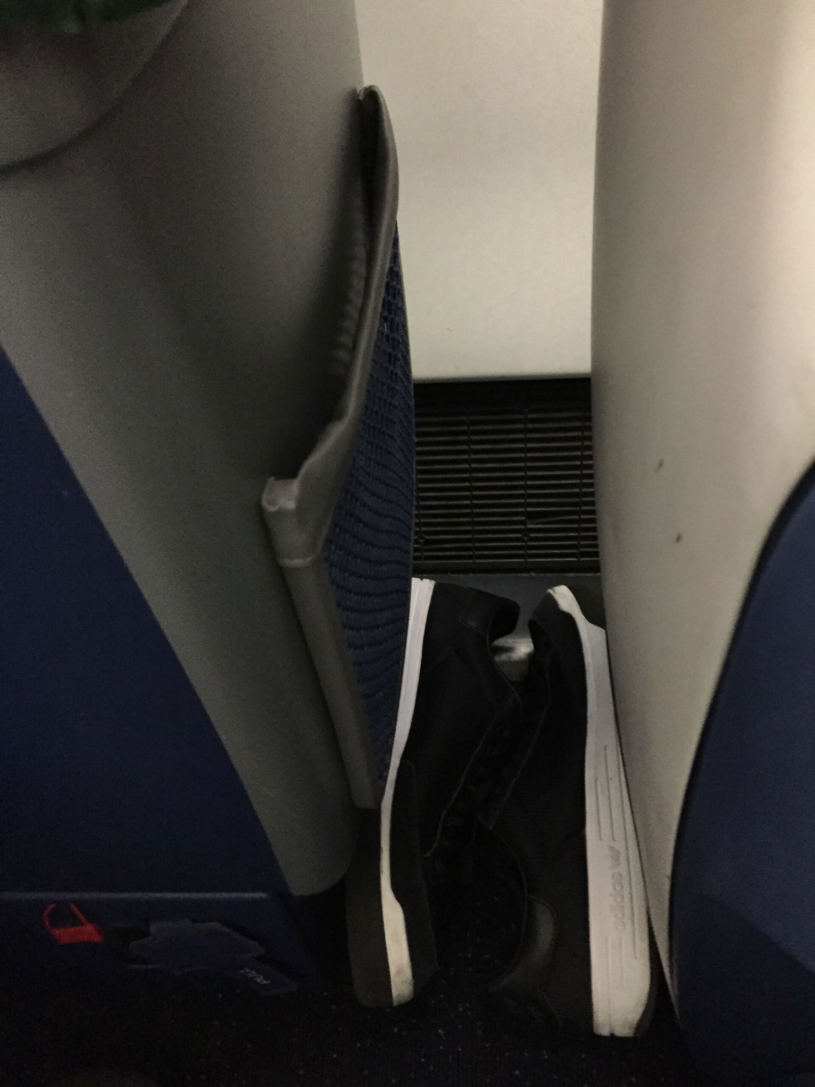 Delta One seat 4A storage