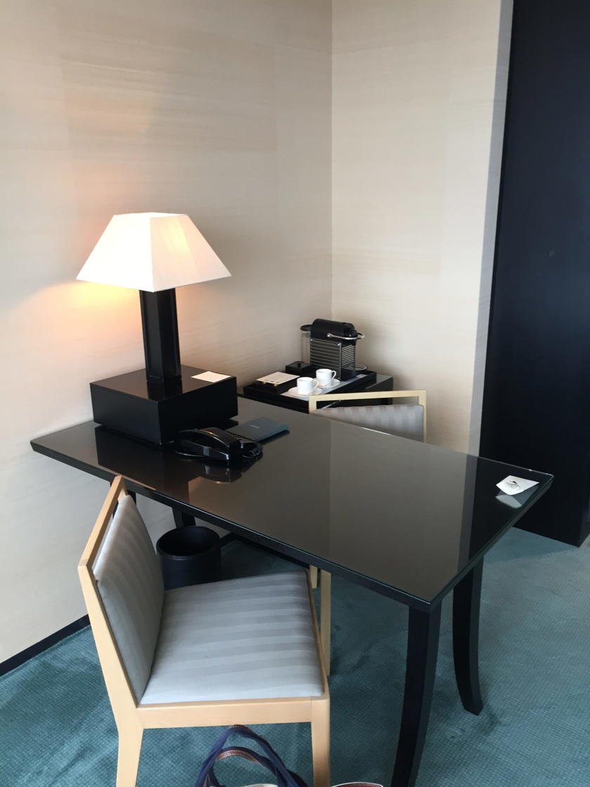 Park Hyatt Park Twin desk area