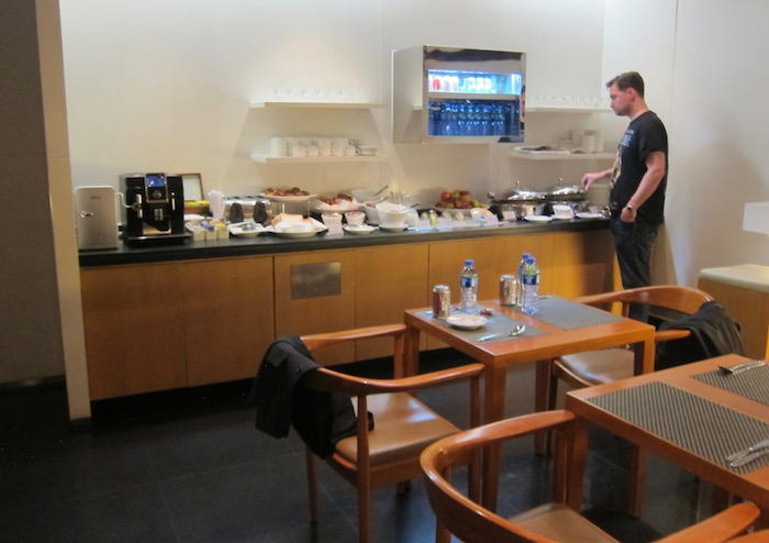 Cathay-Pacific-Arrivals-Lounge-HKG - 12