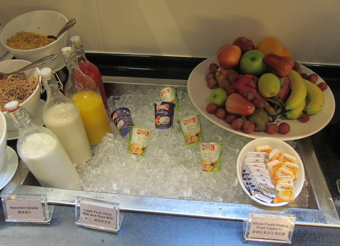 Cathay-Pacific-Arrivals-Lounge-HKG - 16