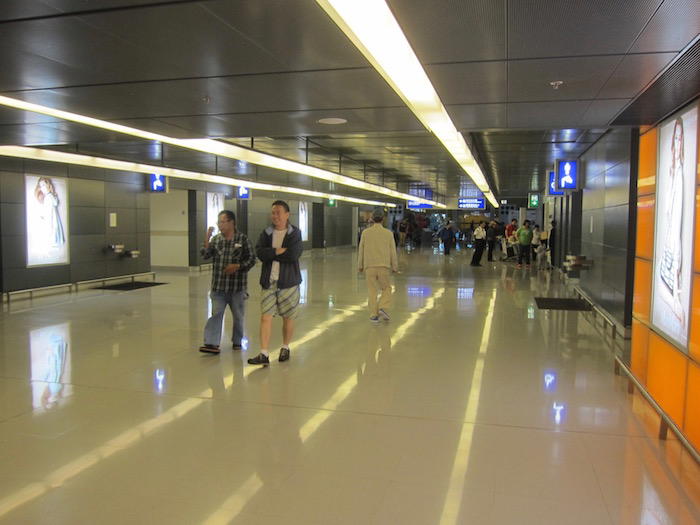 Cathay-Pacific-Arrivals-Lounge-HKG - 6