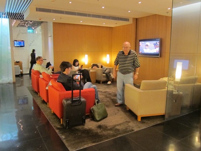 Cathay-Pacific-Arrivals-Lounge-HKG - 9