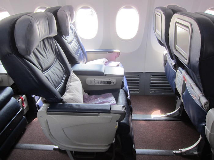 Malaysia-Business-Class-737 - 4