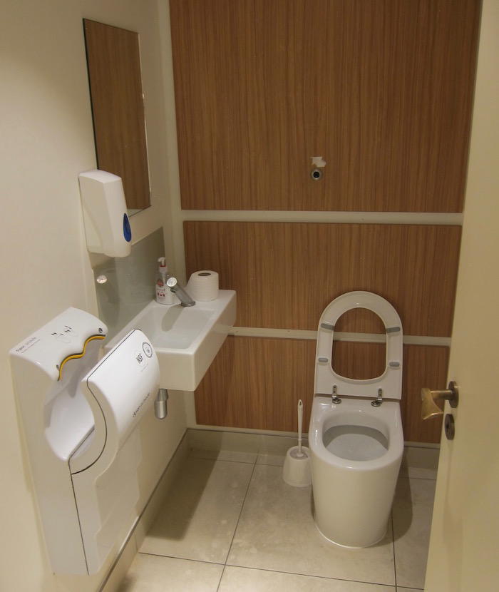 Air-India-Lounge-London-Heathrow - 28