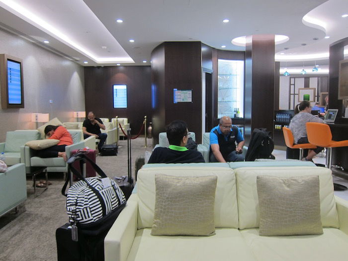 Etihad-Pre-Clearance-Lounge-Abu-Dhabi - 8