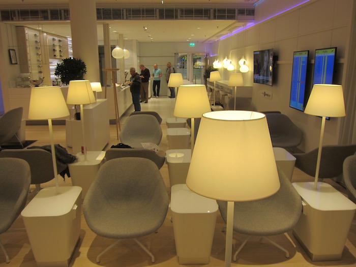 Finnair-Lounge-Helsinki-Airport - 11