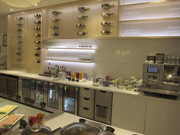Finnair-Lounge-Helsinki-Airport - 25