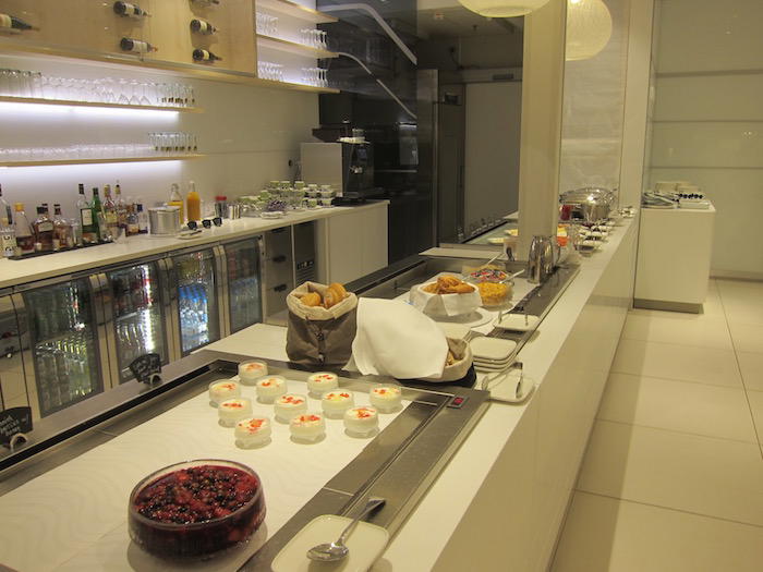 Finnair-Lounge-Helsinki-Airport - 26