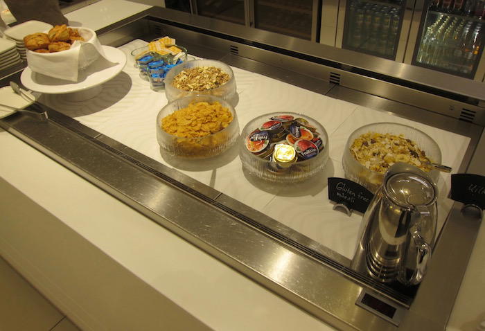 Finnair-Lounge-Helsinki-Airport - 32