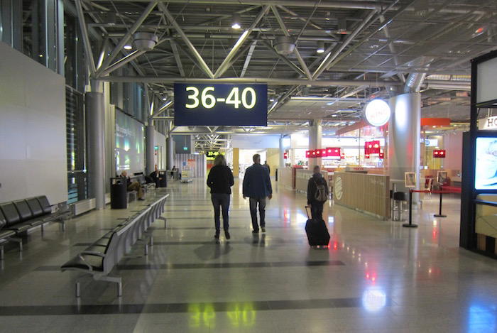 Finnair-Lounge-Helsinki-Airport - 4