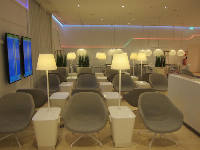 Finnair-Lounge-Helsinki-Airport - 9