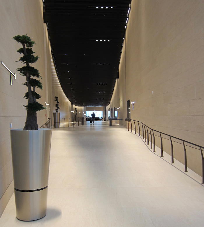 Qatar-Airways-Lounge-Doha - 10
