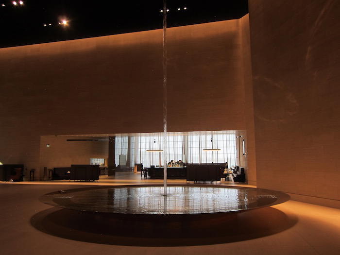 Qatar-Airways-Lounge-Doha - 14