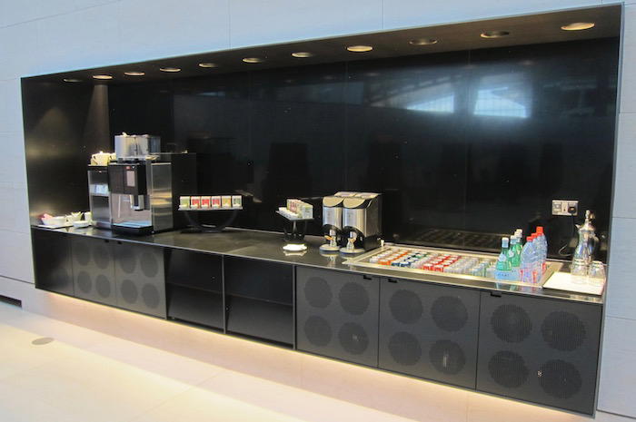 Qatar-Airways-Lounge-Doha - 25