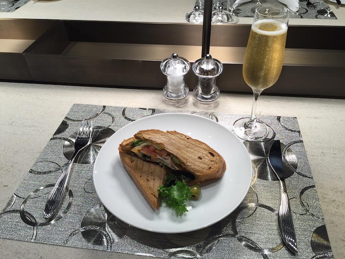 Qatar-Airways-Lounge-Doha - 43