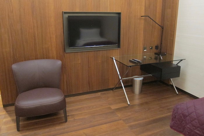 Qatar-Airways-Lounge-Doha - 52