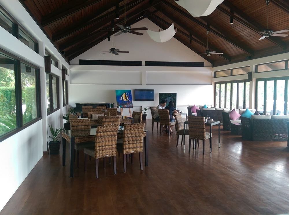 Sheraton-Maldives-Club-Lounge-13