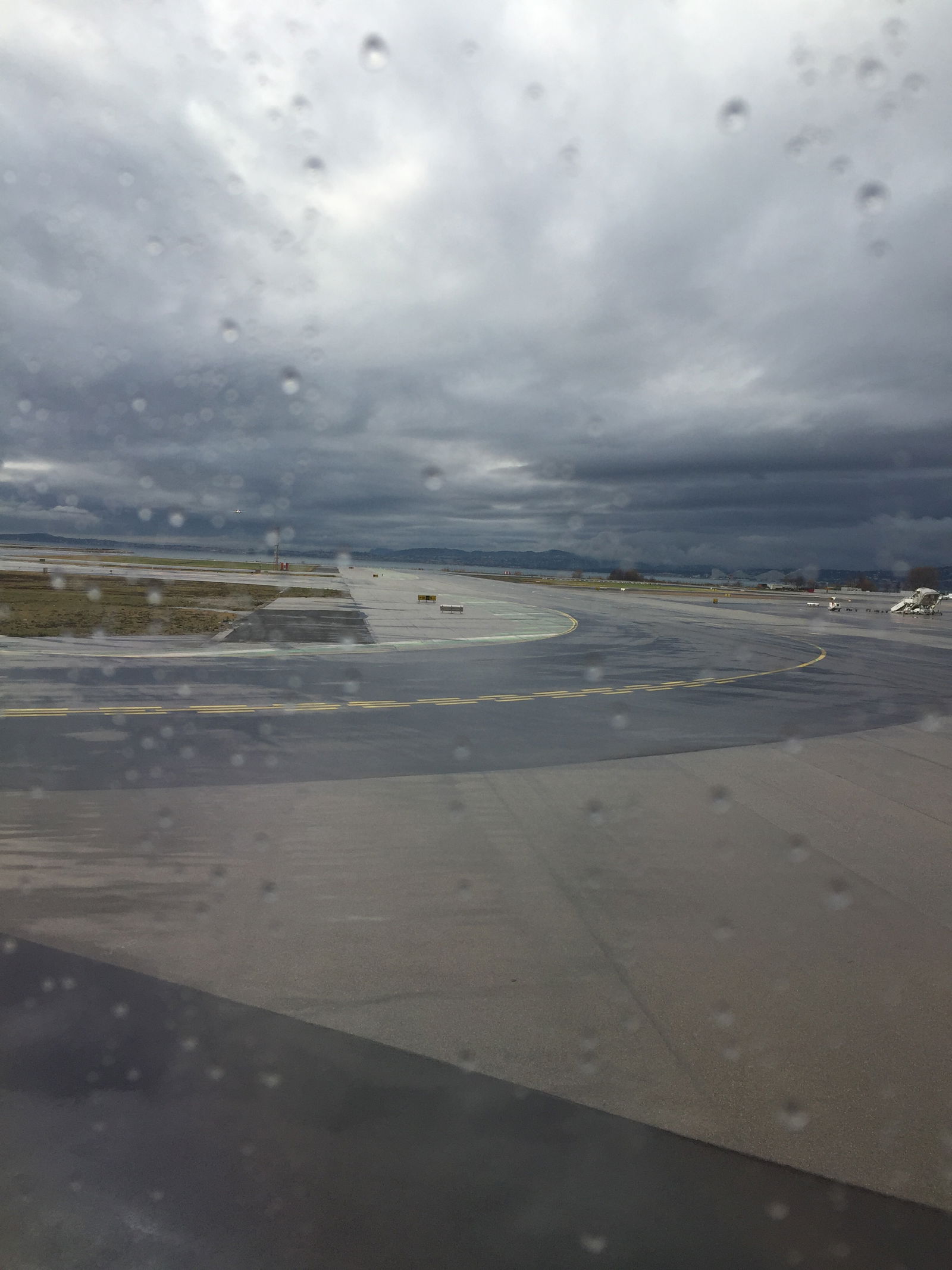 Rainy, but convenient, Nice-CÃ´te d'Azur Airport