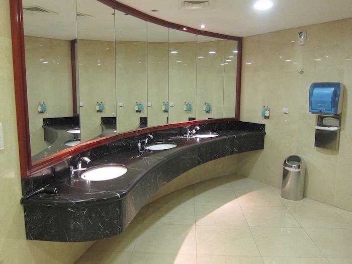 Dubai-Airport-Lounge - 34