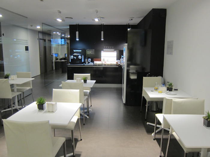 Iberia-Arrivals-Lounge-Madrid-Airport - 14
