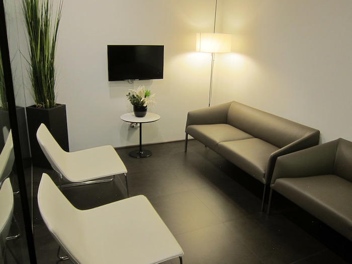 Iberia-Arrivals-Lounge-Madrid-Airport - 15