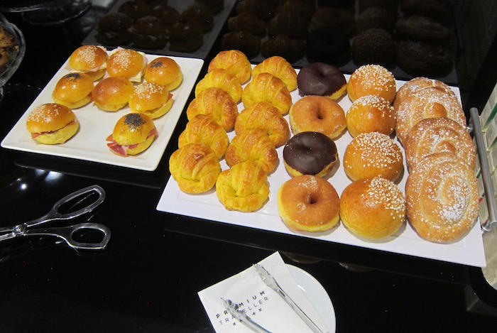 Iberia-Arrivals-Lounge-Madrid-Airport - 18