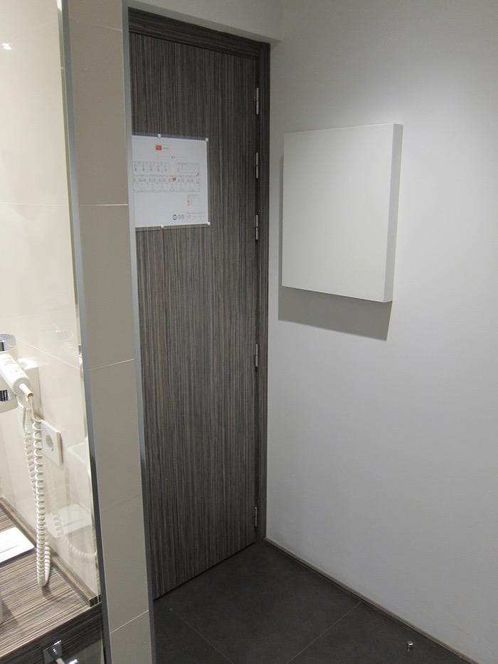 Iberia-Arrivals-Lounge-Madrid-Airport - 9